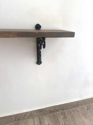Mensola decorativa in ferro battuto e legno