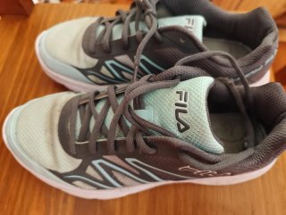 Zapatillas Fila grises y turquesa