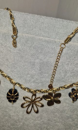 Collana donna con ciondoli oro e neri