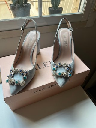 Zapatos Lalebu tacón azul con broche