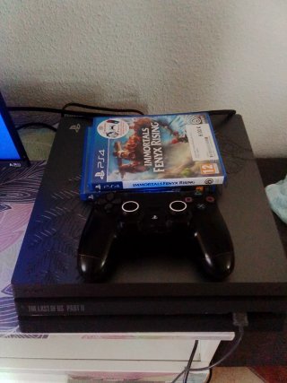 PS4 Pro 1TB The Last of Us Part II