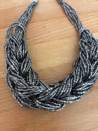 Collana treccia perline grigio argento
