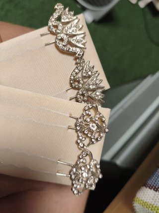 Pendientes y horquillas de boda