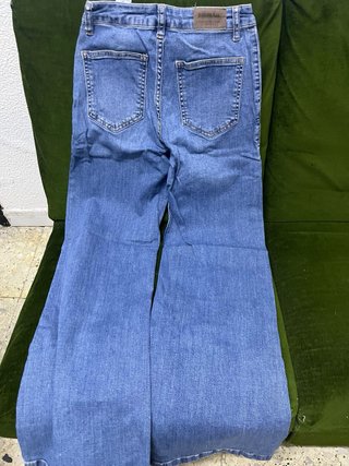 Pantalón vaquero campana azul