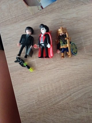 Playmobil figuras (vampiro, rey, hombre de negocio
