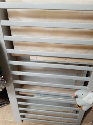 Cuna IKEA gris con cajones en muy buen estado
