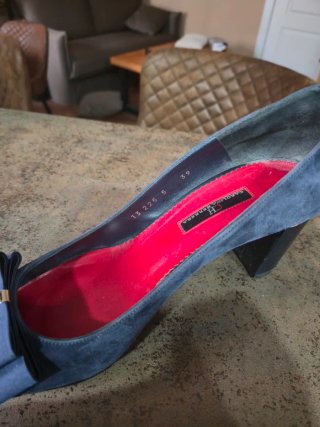 Zapatos Carolina Herrera ante y cuero azul