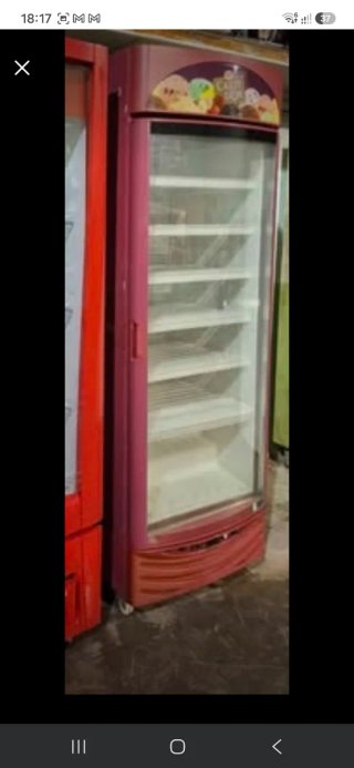 Congelatore verticale con porta in vetro
