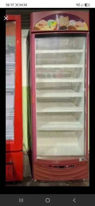 Congelatore verticale con porta in vetro