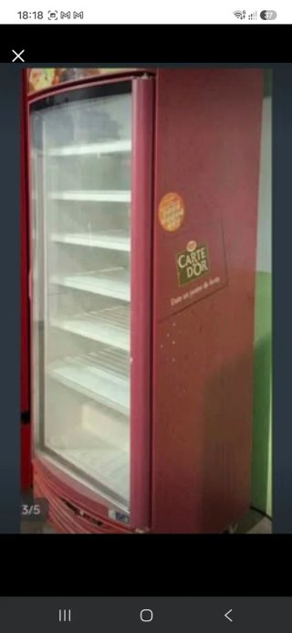 Congelatore verticale con porta in vetro