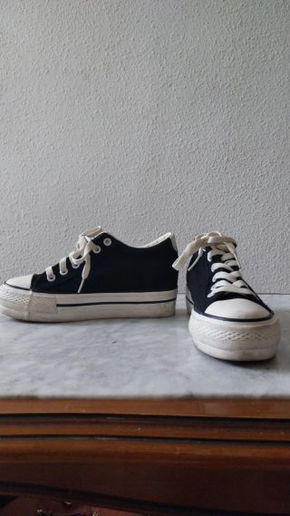 Deportivas SHELAIDON  negras y blancas
