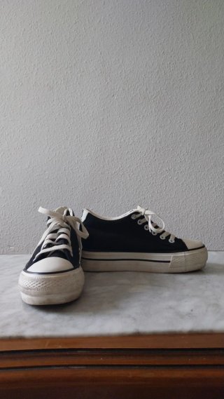 Deportivas SHELAIDON  negras y blancas