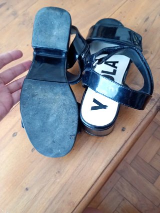 Sandalias Bimba y Lola velcro negras