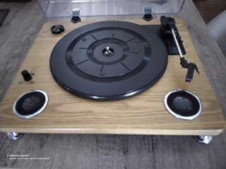 Tocadiscos Inves con altavoces