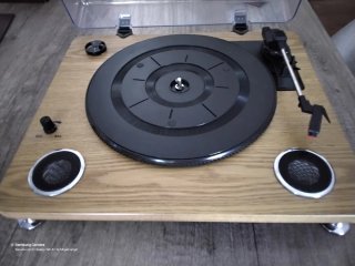 Tocadiscos Inves con altavoces