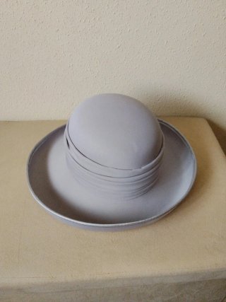 Sombrero de vestir gris