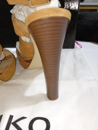 Sandalo Pinko camoscio camel