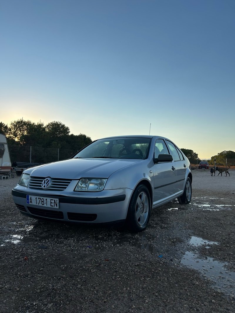Volkswagen Bora 2000 - foto 1