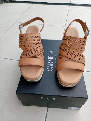 Sandalias Carmela Piel Beige