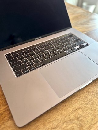 MacBook Pro 16 2019 i7 32GB RAM. Muy buen estado