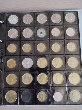 Álbum con 178 monedas extranjeras 1a mitad s. XX