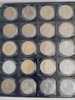 Álbum con 178 monedas extranjeras 1a mitad s. XX