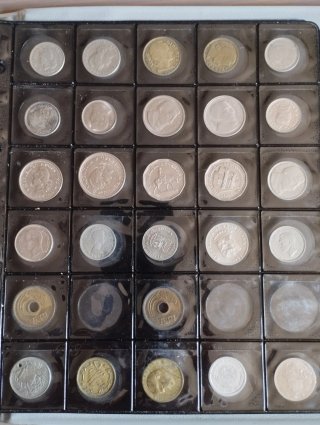 Álbum con 178 monedas extranjeras 1a mitad s. XX