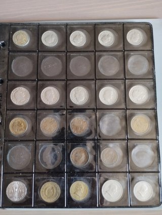 Álbum con 178 monedas extranjeras 1a mitad s. XX