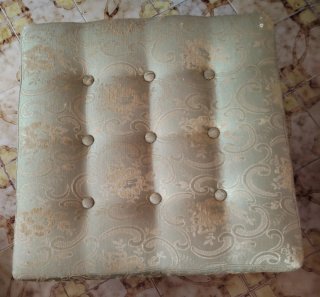 Pouf capitonné vintage seta verde/oro
