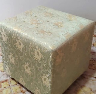 Pouf capitonné vintage seta verde/oro