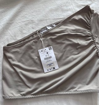 Top Bershka beige Talla M nuevo