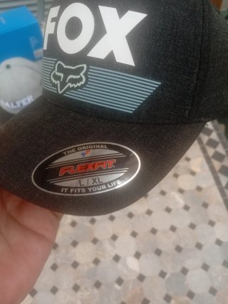Gorra Fox Negra y Gris