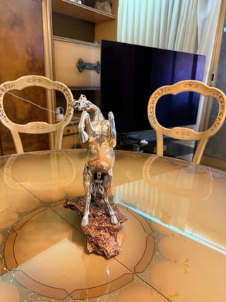 Figura de caballo plateado