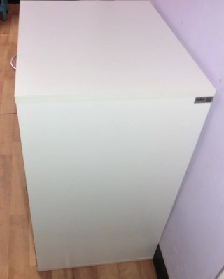 MESA AUXILIAR DE ESCRITORIO , COMO NUEVA