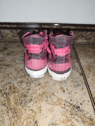 Converse rosas y grises