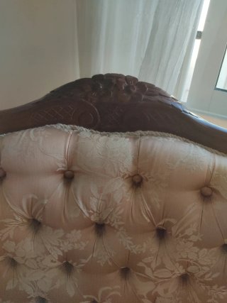 Sillón clásico vintage beige y madera