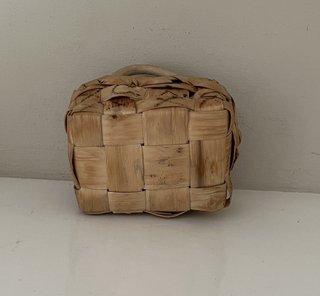 Pareja cestas artesanales madera trenzada