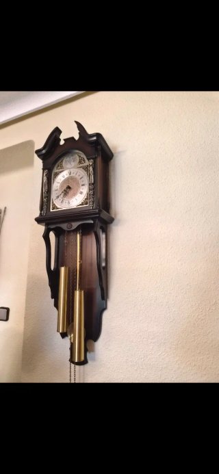 Reloj de pared antiguo de péndulo