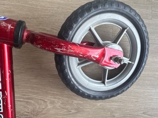 Bicicleta sin pedales Chicco Roja