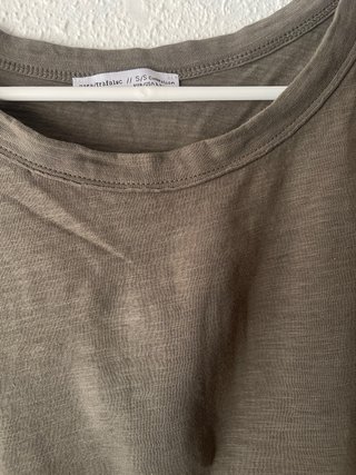 Camiseta oversize asimétrica caqui