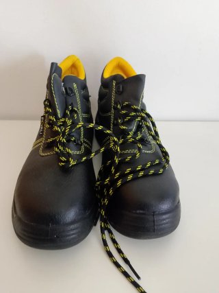 Zapatos de seguridad negros y amarillos