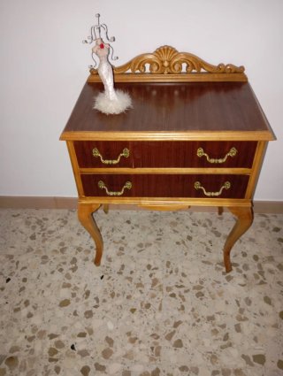 Mesita de noche madera y dorado