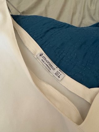 Top Stradivarius blanco una manga