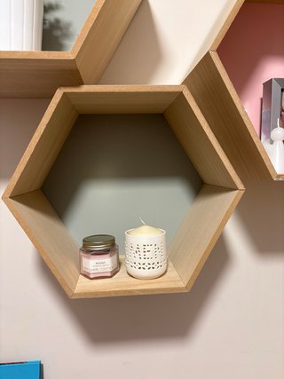 Estanterías hexagonales de madera