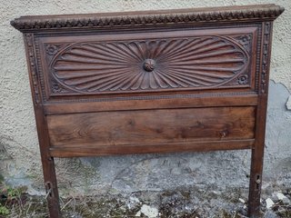 Cabecero de madera tallada antiguo
