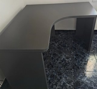 Tavolo da ufficio angolare
