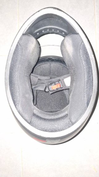 Casco de moto con diseño calavera
