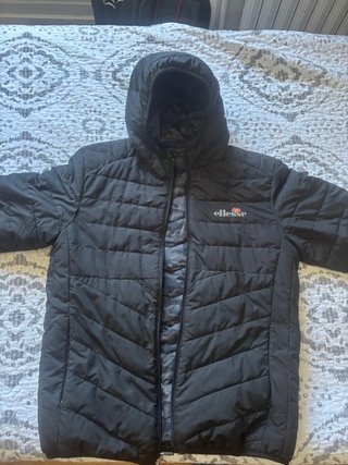 Chaqueta acolchada Ellesse (Negra / Camuflaje)