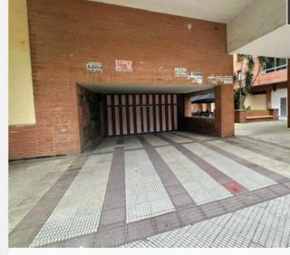 Alquilo parcela garaje