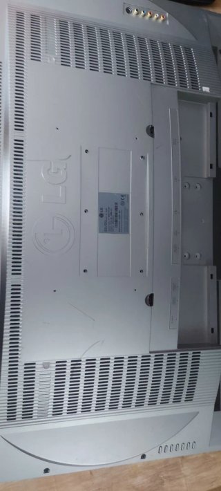 Televisión LG Negra y Plateada